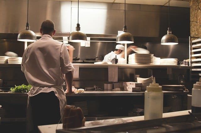 海外で料理人や飲食業界で働くには 海外の料理人 飲食業界 の平均年収や求められる資格や語学力など就職事情について Worth Working